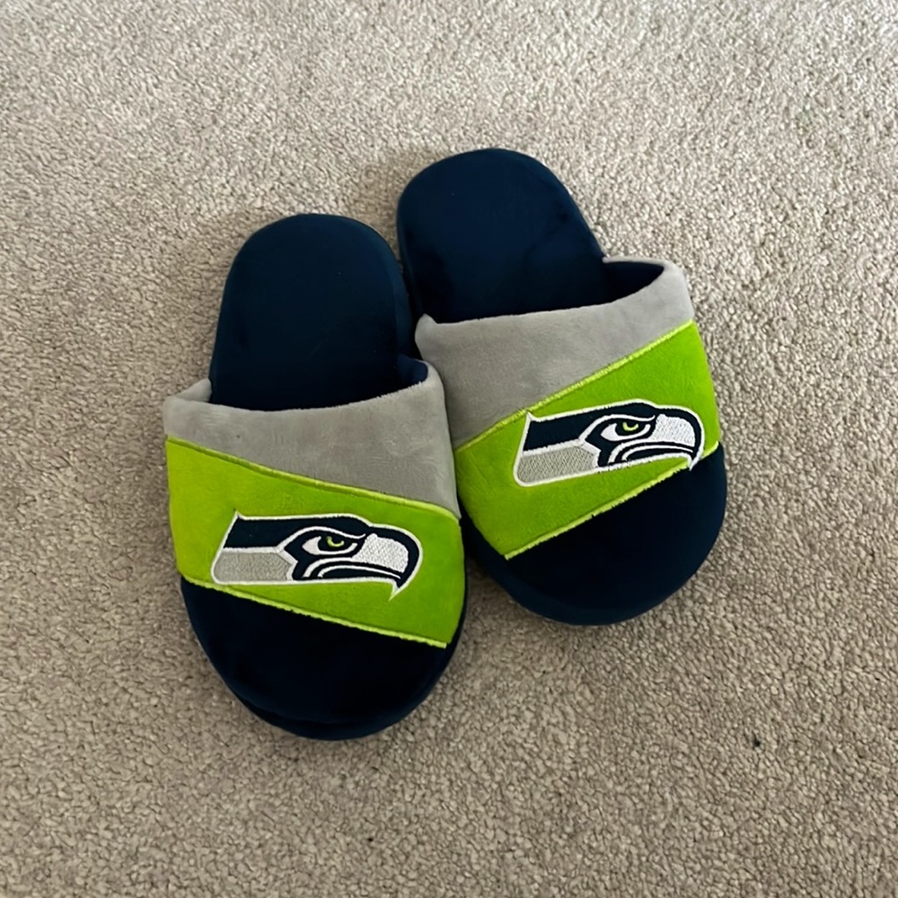 Youth Seahawks  slippers